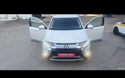Mitsubishi Outlander III рестайлинг 3, 2018 год, 1 800 000 рублей, 1 фотография