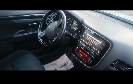 Mitsubishi Outlander III рестайлинг 3, 2018 год, 1 800 000 рублей, 6 фотография