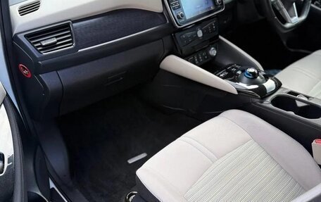 Nissan Leaf II, 2017 год, 1 650 000 рублей, 9 фотография