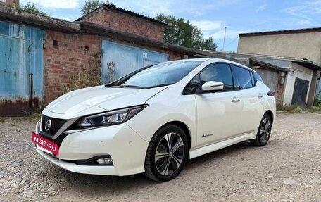 Nissan Leaf II, 2017 год, 1 650 000 рублей, 2 фотография