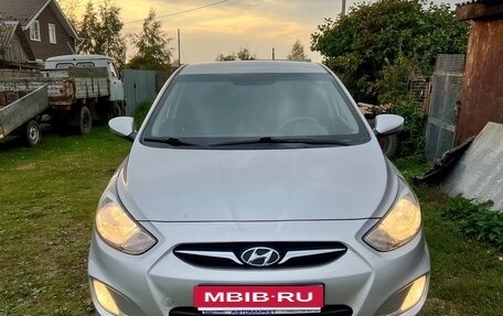 Hyundai Solaris II рестайлинг, 2012 год, 810 000 рублей, 2 фотография