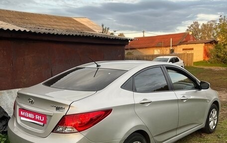 Hyundai Solaris II рестайлинг, 2012 год, 810 000 рублей, 5 фотография