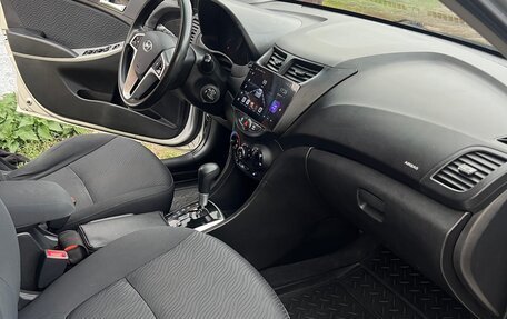 Hyundai Solaris II рестайлинг, 2012 год, 810 000 рублей, 10 фотография