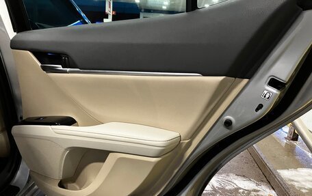 Toyota Camry, 2019 год, 2 250 000 рублей, 17 фотография