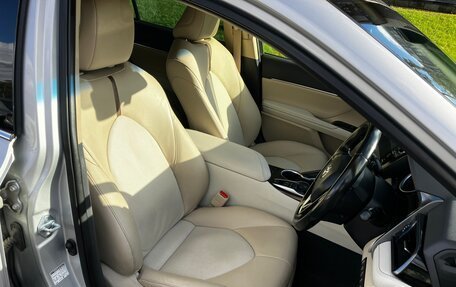 Toyota Camry, 2019 год, 2 250 000 рублей, 15 фотография