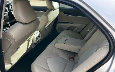 Toyota Camry, 2019 год, 2 250 000 рублей, 16 фотография