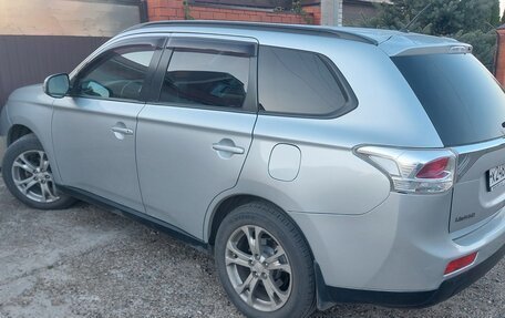 Mitsubishi Outlander III рестайлинг 3, 2013 год, 1 300 000 рублей, 2 фотография