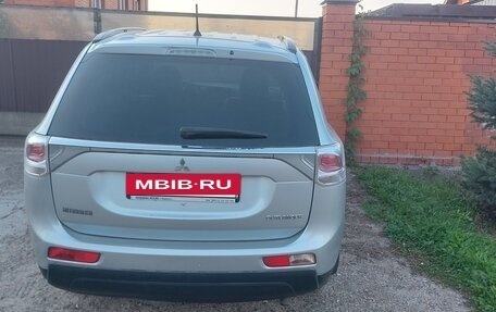 Mitsubishi Outlander III рестайлинг 3, 2013 год, 1 300 000 рублей, 3 фотография
