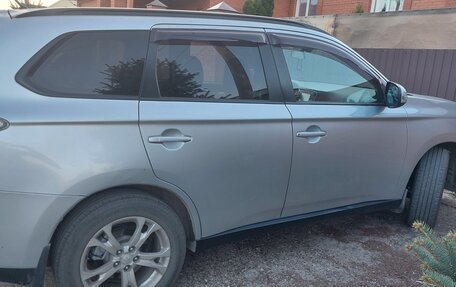 Mitsubishi Outlander III рестайлинг 3, 2013 год, 1 300 000 рублей, 4 фотография