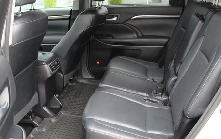 Toyota Highlander III, 2014 год, 3 280 000 рублей, 10 фотография