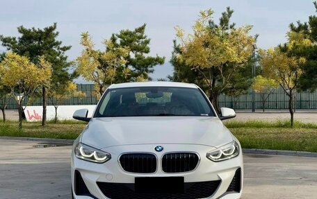 BMW 1 серия, 2023 год, 1 810 000 рублей, 2 фотография