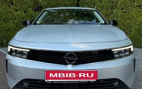 Opel Astra, 2023 год, 2 850 000 рублей, 2 фотография