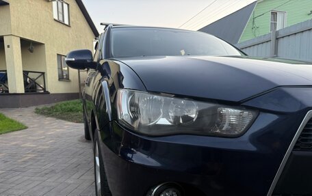 Mitsubishi Outlander III рестайлинг 3, 2010 год, 900 000 рублей, 6 фотография