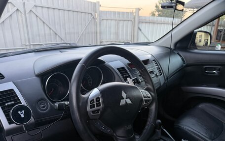 Mitsubishi Outlander III рестайлинг 3, 2010 год, 900 000 рублей, 8 фотография
