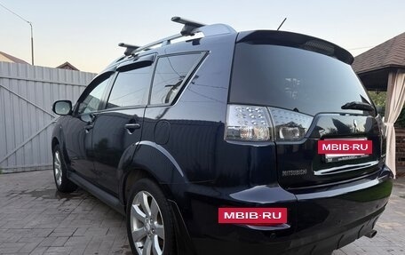 Mitsubishi Outlander III рестайлинг 3, 2010 год, 900 000 рублей, 4 фотография