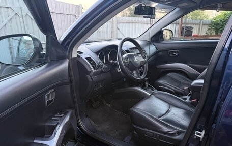 Mitsubishi Outlander III рестайлинг 3, 2010 год, 900 000 рублей, 7 фотография