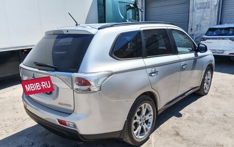 Mitsubishi Outlander III рестайлинг 3, 2013 год, 1 200 000 рублей, 6 фотография