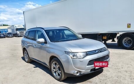 Mitsubishi Outlander III рестайлинг 3, 2013 год, 1 200 000 рублей, 11 фотография