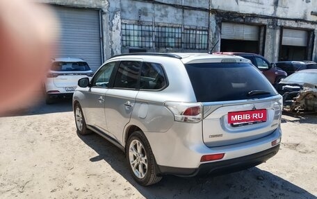 Mitsubishi Outlander III рестайлинг 3, 2013 год, 1 200 000 рублей, 8 фотография