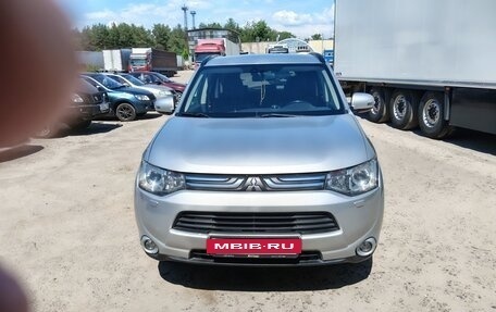 Mitsubishi Outlander III рестайлинг 3, 2013 год, 1 200 000 рублей, 9 фотография