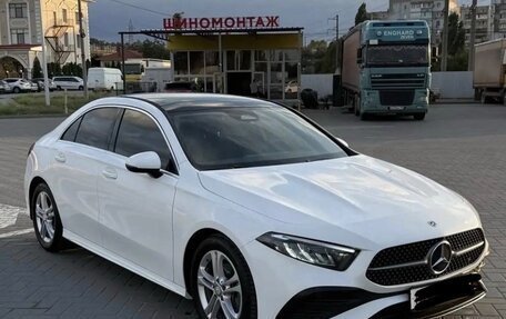 Mercedes-Benz A-Класс, 2023 год, 1 975 000 рублей, 3 фотография