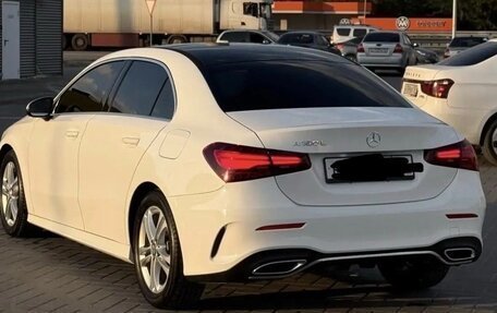 Mercedes-Benz A-Класс, 2023 год, 1 975 000 рублей, 4 фотография