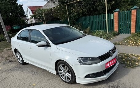 Volkswagen Jetta VI, 2013 год, 920 000 рублей, 2 фотография