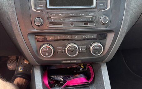 Volkswagen Jetta VI, 2013 год, 920 000 рублей, 12 фотография