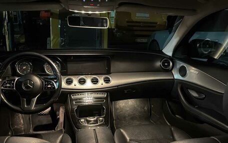 Mercedes-Benz E-Класс, 2019 год, 2 251 500 рублей, 10 фотография