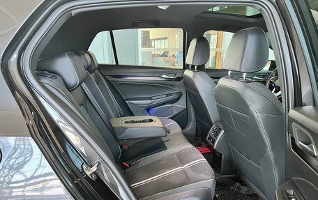 Volkswagen Golf VIII, 2024 год, 1 900 000 рублей, 8 фотография
