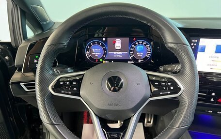 Volkswagen Golf VIII, 2024 год, 1 900 000 рублей, 18 фотография
