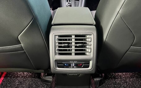 Volkswagen Golf VIII, 2024 год, 1 900 000 рублей, 25 фотография