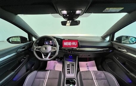 Volkswagen Golf VIII, 2024 год, 1 900 000 рублей, 24 фотография