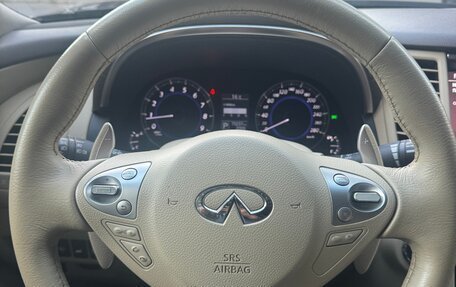 Infiniti QX70, 2015 год, 2 950 000 рублей, 13 фотография