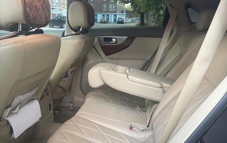 Infiniti QX70, 2015 год, 2 950 000 рублей, 15 фотография