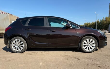 Opel Astra J, 2013 год, 820 000 рублей, 2 фотография
