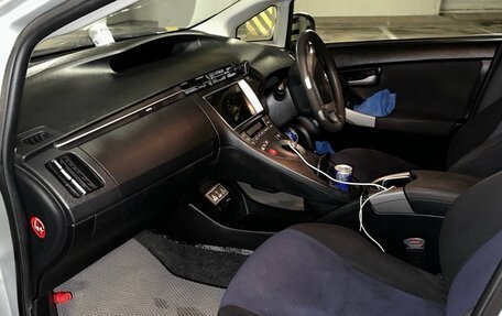 Toyota Prius, 2013 год, 1 300 000 рублей, 8 фотография