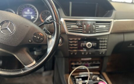 Mercedes-Benz E-Класс, 2011 год, 950 000 рублей, 3 фотография