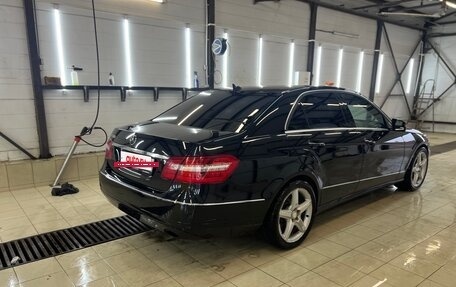 Mercedes-Benz E-Класс, 2011 год, 950 000 рублей, 9 фотография