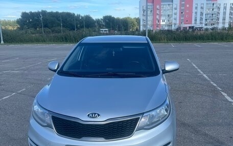 KIA Rio III рестайлинг, 2015 год, 1 000 000 рублей, 2 фотография