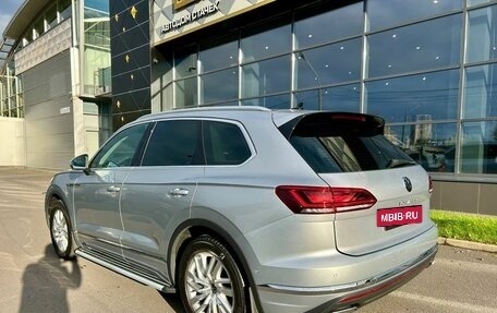 Volkswagen Touareg III, 2021 год, 5 890 000 рублей, 3 фотография