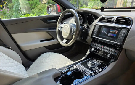 Jaguar XE I рестайлинг, 2016 год, 1 777 000 рублей, 15 фотография