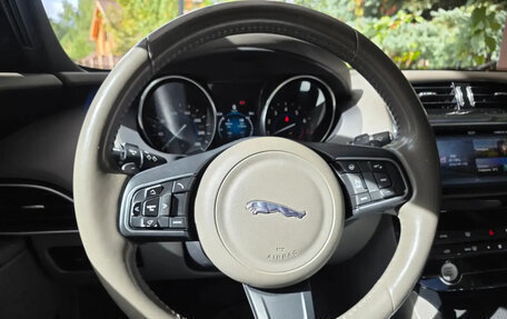 Jaguar XE I рестайлинг, 2016 год, 1 777 000 рублей, 22 фотография