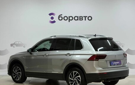 Volkswagen Tiguan II, 2018 год, 2 180 000 рублей, 6 фотография