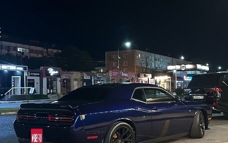 Dodge Challenger III рестайлинг 2, 2016 год, 4 450 000 рублей, 2 фотография