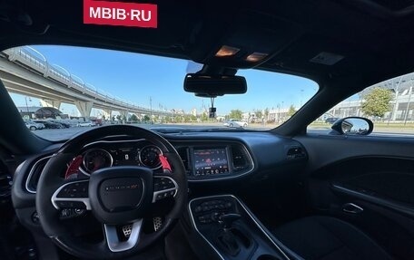 Dodge Challenger III рестайлинг 2, 2016 год, 4 450 000 рублей, 5 фотография