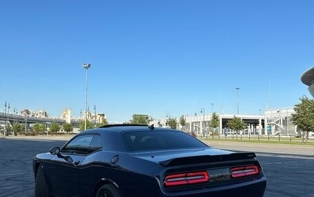 Dodge Challenger III рестайлинг 2, 2016 год, 4 450 000 рублей, 6 фотография