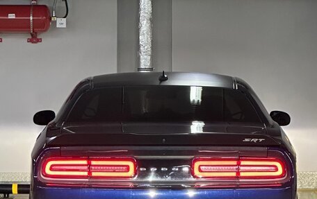 Dodge Challenger III рестайлинг 2, 2016 год, 4 450 000 рублей, 16 фотография