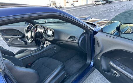 Dodge Challenger III рестайлинг 2, 2016 год, 4 450 000 рублей, 21 фотография