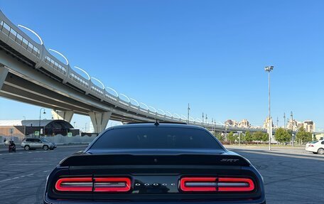 Dodge Challenger III рестайлинг 2, 2016 год, 4 450 000 рублей, 28 фотография